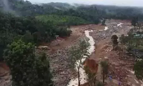 Wayanad landslide relief : केरल उच्च न्यायालय ने फंड जारी करने में देरी के लिए केंद्र से जवाब मांगा