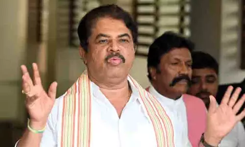 Karnataka : एलओपी अशोक ने कहा कि भाजपा सिद्धारमैया सरकार को नहीं गिराएगी Karnataka : एलओपी अशोक ने कहा कि भाजपा सिद्धारमैया सरकार को नहीं गिराएगी