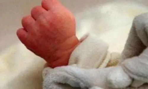 नदी के पुल से नीचे फेंका गया नवजात शिशु बचाया गया