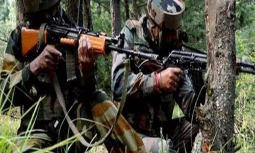 J-K: सुरक्षा बलों ने दो आतंकवादियों को मार गिराया J-K: सुरक्षा बलों ने दो आतंकवादियों को मार गिराया