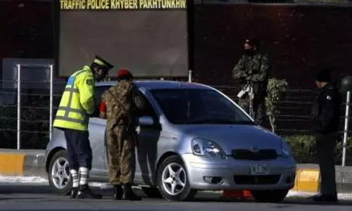 Pak Army ने इस्लामाबाद की सुरक्षा की जिम्मेदारी संभाली Pak Army ने इस्लामाबाद की सुरक्षा की जिम्मेदारी संभाली