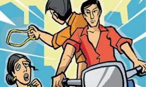 Ghaziabad: नहीं रूक रहीं महिलाओं से चेन लूट की वारदातें