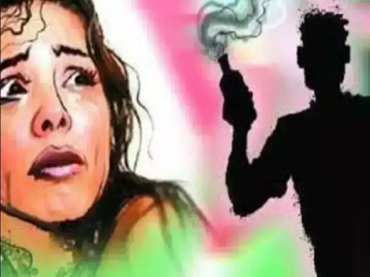 Noida: शादी से इनकार करने पर तेजाब फेंककर चेहरा बिगाड़ने की धमकी