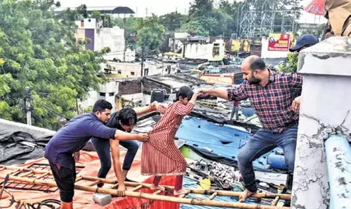 Telangana: 2020 बाढ़ पीड़ितों ने मूसी रिवरफ्रंट परियोजना में शामिल होने की मांग की Telangana: 2020 बाढ़ पीड़ितों ने मूसी रिवरफ्रंट परियोजना में शामिल होने की मांग की