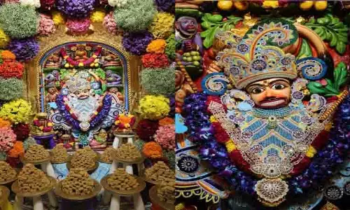 Gujarat : सारंगपुर श्रीकष्टभंजन भगवान हनुमानजी को जरदोशी के काम के साथ वाघा और फूलों से दिव्य शृंगार किया गया Gujarat : सारंगपुर श्रीकष्टभंजन भगवान हनुमानजी को जरदोशी के काम के साथ वाघा और फूलों से दिव्य शृंगार किया गया