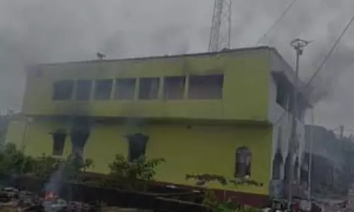 नाबालिग से गैंगरेप के बाद हत्या, ग्रामीणों ने थाने में की तोड़फोड़-आगजनी