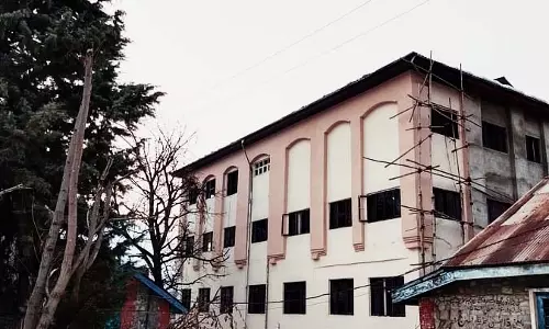 J&K: दो दशक बाद भी कंगन के प्रसूति-सह-शिशु देखभाल अस्पताल का निर्माण अधूरा J&K: दो दशक बाद भी कंगन के प्रसूति-सह-शिशु देखभाल अस्पताल का निर्माण अधूरा