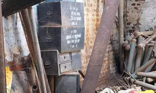 हितग्राही रह गए वंचित, सामान कबाड़ में