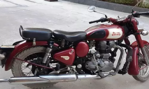 Royal Enfield मोटरसाइकिलों पर फिर टूट पड़े ग्राहक Royal Enfield मोटरसाइकिलों पर फिर टूट पड़े ग्राहक