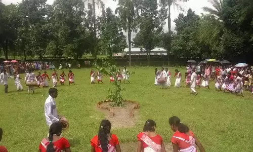 Assam : आदिवासी समुदाय लखीमपुर जिले में करम पर्व त्योहार मनाता