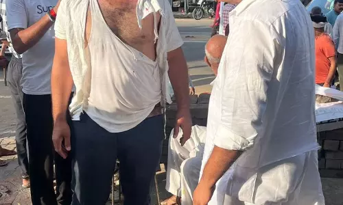 Haryana : महम विधायक कुंडू ने मतदान केंद्र पर कांग्रेस नेता डांगी पर हमला करने का आरोप Haryana : महम विधायक कुंडू ने मतदान केंद्र पर कांग्रेस नेता डांगी पर हमला करने का आरोप