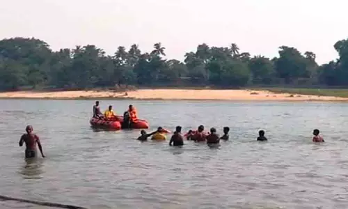 Cuttack : दो स्कूली छात्र महानदी में डूबे, दोनों की मौत Cuttack : दो स्कूली छात्र महानदी में डूबे, दोनों की मौत