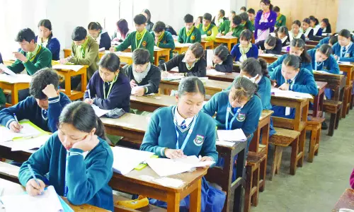 Meghalaya : शिक्षकों ने गाइडबुक के कदम को प्रतिगामी बताया Meghalaya : शिक्षकों ने गाइडबुक के कदम को प्रतिगामी बताया