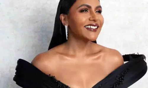 Mindy Kaling ने खुलासा की, ग्लैमर में रहना कभी पुराना नहीं होता
