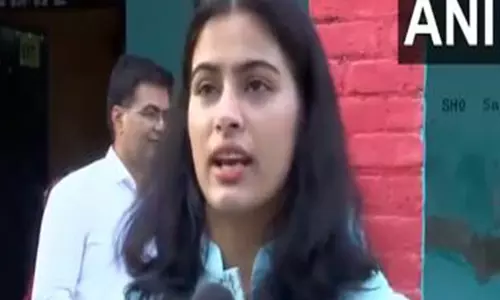 Manu Bhaker ने कहा- वोट डालना हमारी जिम्मेदारी है