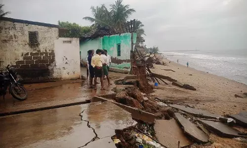 AP: उप्पदा तट पर गांवों को समुद्री कटाव का सामना करना पड़ रहा AP: उप्पदा तट पर गांवों को समुद्री कटाव का सामना करना पड़ रहा