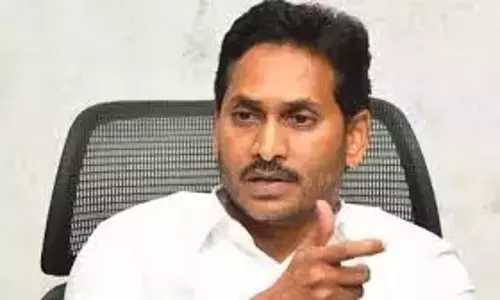 Jagan ने कहा- सुप्रीम कोर्ट की चेतावनी के बावजूद नायडू दुर्भावनापूर्ण झूठ फैला रहे Jagan ने कहा- सुप्रीम कोर्ट की चेतावनी के बावजूद नायडू दुर्भावनापूर्ण झूठ फैला रहे