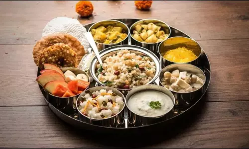 Shardiya Navratri: व्रत में इन चीजों के सेवन से हो सकता है खंडित , माता होगी क्रोधित Shardiya Navratri: व्रत में इन चीजों के सेवन से हो सकता है खंडित , माता होगी क्रोधित