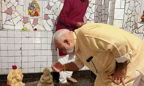Haryana : नेता मतदाताओं के साथ व्यक्तिगत बातचीत पर ध्यान केंद्रित करते Haryana : नेता मतदाताओं के साथ व्यक्तिगत बातचीत पर ध्यान केंद्रित करते