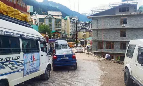 Himachal: रंगारी-कन्याल सड़क की हालत दयनीय