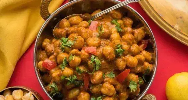 Chana curry: इस नवरात्रि आप भी घर पर बनाएं चना करी Chana curry: इस नवरात्रि आप भी घर पर बनाएं चना करी