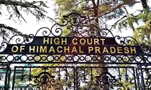 Shimla: फर्जी डिग्री मामले में मां-बेटे को भगोड़ा आर्थिक अपराधी घोषित करने की मांग