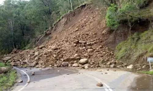Nagaland : पुराने केएमसी डंपिंग स्थल पर भूस्खलन से यातायात में भारी बाधा