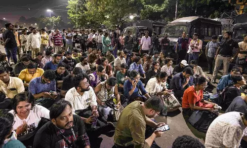 West Bengal: जूनियर डॉक्टरों का धरना जारी