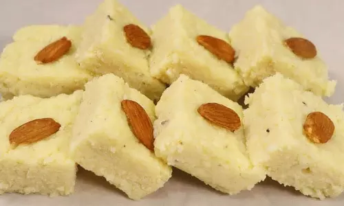 Navratri के तीसरे दिन मां चंद्रघंटा को दूध की बर्फी का भोग लगाए
