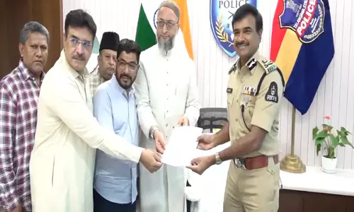 Owaisi ने कथित नफरत भरे भाषण के लिए यति नरसिंहानंद के खिलाफ कार्रवाई की मांग करते हुए ज्ञापन सौंपा