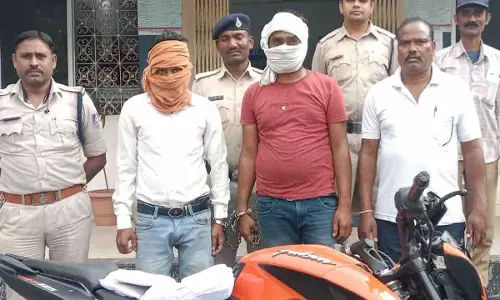 Shahdol : स्कूटी की डिग्गी से रुपये लेकर भाग रहे बदमाशों को पुलिस ने पकड़ा