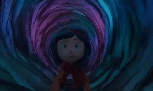 Caroline 3D, 2D में हैलोवीन री-रिलीज़ के लिए सिनेमाघरों में लौटी Caroline 3D, 2D में हैलोवीन री-रिलीज़ के लिए सिनेमाघरों में लौटी