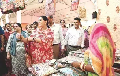 Jaipur: डिप्टी सीएम दिया कुमारी ने राज्यस्तरीय अमृता हाट का उद्घाटन किया Jaipur: डिप्टी सीएम दिया कुमारी ने राज्यस्तरीय अमृता हाट का उद्घाटन किया