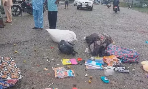 Assam में सड़क हादसा पिकअप ट्रक ने ई-रिक्शा को टक्कर मारी Assam में सड़क हादसा पिकअप ट्रक ने ई-रिक्शा को टक्कर मारी