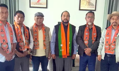 Nagaland: कोहिमा में भाजपा की उपस्थिति मजबूत करने के लिए बैठक की Nagaland: कोहिमा में भाजपा की उपस्थिति मजबूत करने के लिए बैठक की