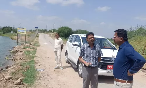 Jalore: जिला कलेक्टर ने तालाब में गंदे प्रदूषित पानी के प्रवाह की शत-प्रतिशत रोकथाम के दिए निर्देश Jalore: जिला कलेक्टर ने तालाब में गंदे प्रदूषित पानी के प्रवाह की शत-प्रतिशत रोकथाम के दिए निर्देश