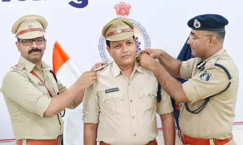 सूबेदार को आईजी और एसपी ने स्टार लगाकर दी पद्दोन्नति