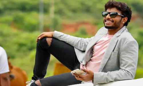 नरसिंगी पुलिस ने YouTuber हर्षा साई के लिए लुकआउट नोटिस जारी किया नरसिंगी पुलिस ने YouTuber हर्षा साई के लिए लुकआउट नोटिस जारी किया
