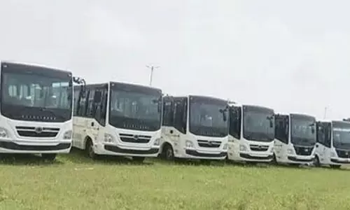 Odisha: टियर-II बसों के शुभारंभ ने निजी बस मालिकों के बीच अशांति पैदा Odisha: टियर-II बसों के शुभारंभ ने निजी बस मालिकों के बीच अशांति पैदा