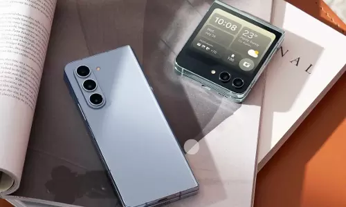 Samsung Galaxy Z फोल्ड 6 और गैलेक्सी Z फ्लिप 6 के लिए दमदार डील Samsung Galaxy Z फोल्ड 6 और गैलेक्सी Z फ्लिप 6 के लिए दमदार डील