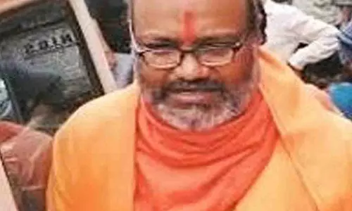 ओवैसी ने Yeti Narasimhanand की तत्काल गिरफ्तारी की मांग की ओवैसी ने Yeti Narasimhanand की तत्काल गिरफ्तारी की मांग की