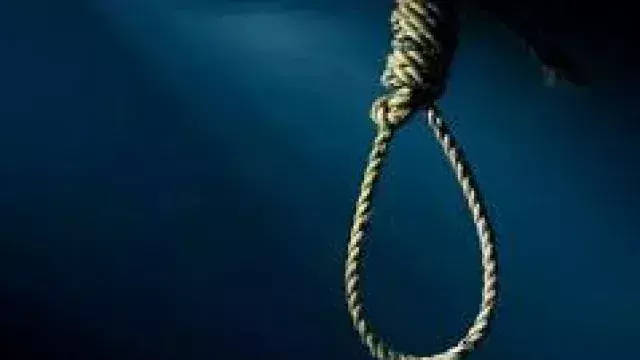 Barabanki: फंदे से लटकी मिली विवाहिता, पिता ने लगाया ससुरालवालों पर हत्या का आरोप Barabanki: फंदे से लटकी मिली विवाहिता, पिता ने लगाया ससुरालवालों पर हत्या का आरोप