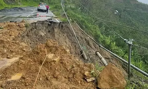 Meghalaya : भारी बारिश से गारो हिल्स में विनाशकारी भूस्खलन से 3 की मौत