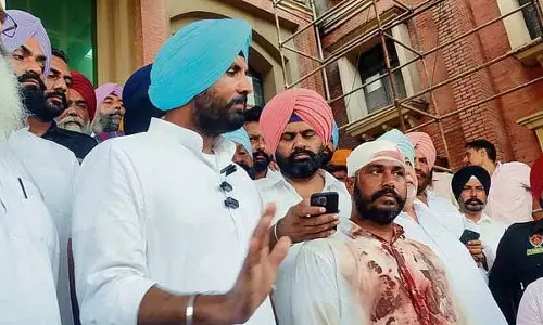 Naushera पन्नुआं में गोलीबारी की घटना में 5 कांग्रेस कार्यकर्ता घायल Naushera पन्नुआं में गोलीबारी की घटना में 5 कांग्रेस कार्यकर्ता घायल