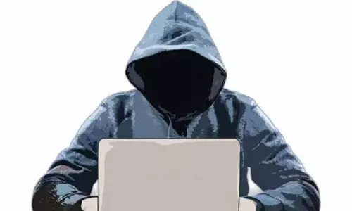 Hyderabad: फेडएक्स धोखाधड़ी में बुजुर्ग व्यक्ति से 24.58 लाख रुपये ठगे गए Hyderabad: फेडएक्स धोखाधड़ी में बुजुर्ग व्यक्ति से 24.58 लाख रुपये ठगे गए