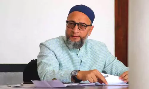 Asaduddin Owaisi ने हैदराबाद में स्वामी यति नरसिंगानंद के खिलाफ शिकायत दर्ज कराई