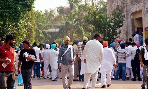 Amritsar: ग्रामीण चुनाव के लिए नामांकन दाखिल करने में अराजकता का माहौल