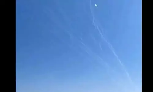 हवाई हमले का वीडियो बना रहे शख्स पर गिरा रॉकेट, देखें VIDEO...