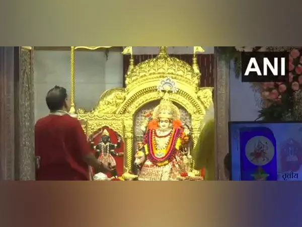 Navratri के चौथे दिन झंडेवालान माता मंदिर में आरती की गई