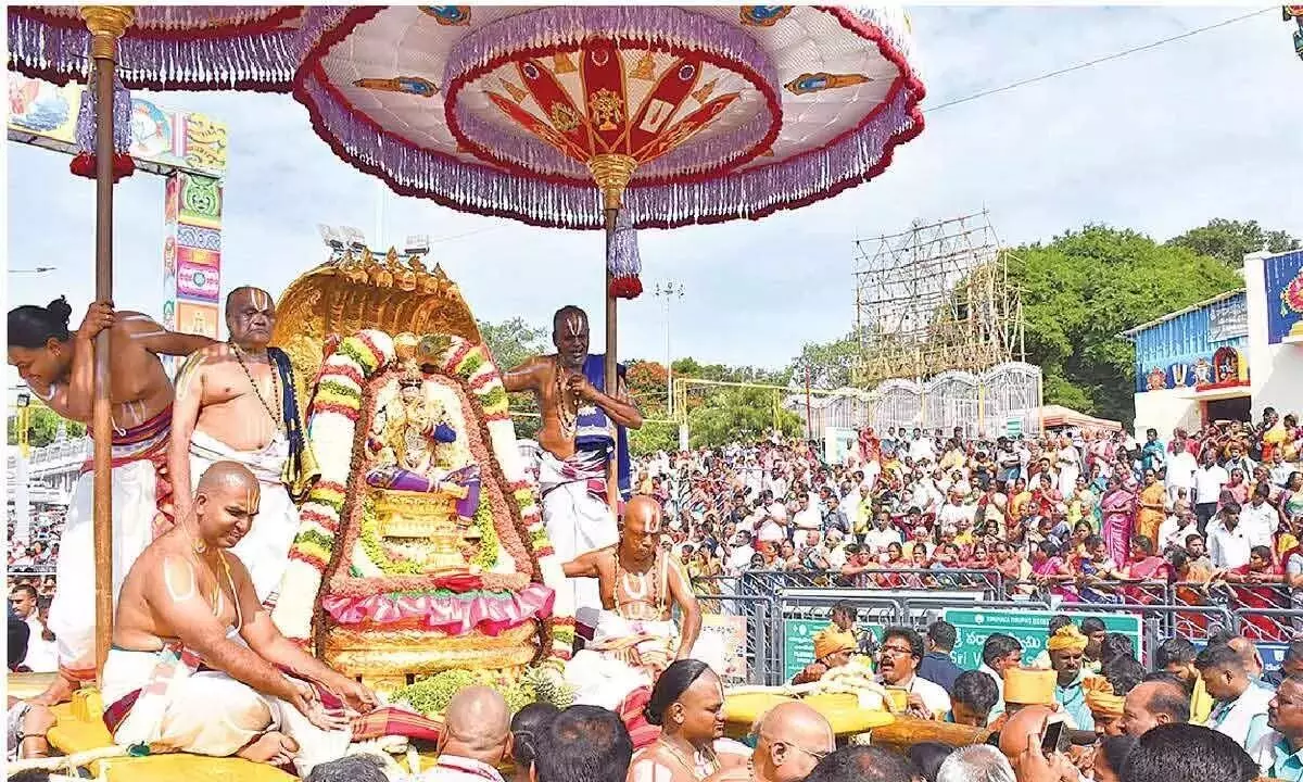 Andhra: भगवान मलयप्पा ने मुरली कृष्ण के रूप में भक्तों को आशीर्वाद दिया